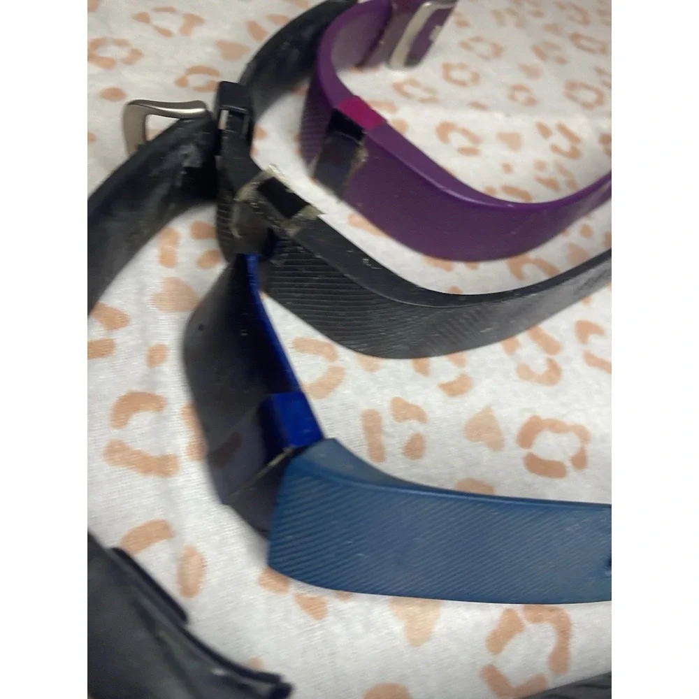 Lot Of 4 Old Fitbits Fitness Tracker watches ‎ Not Working For Parts Only